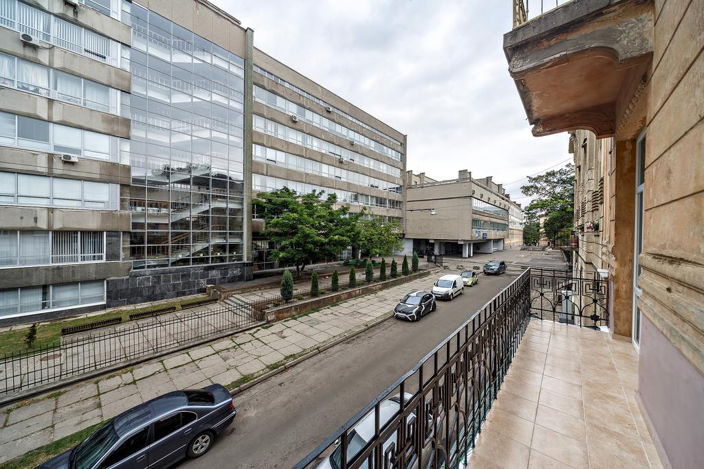 American Apartment Лвив Екстериор снимка